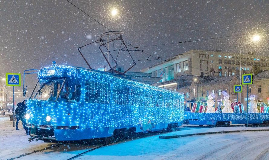 В Москве запустили трамвай для новогоднего настроения