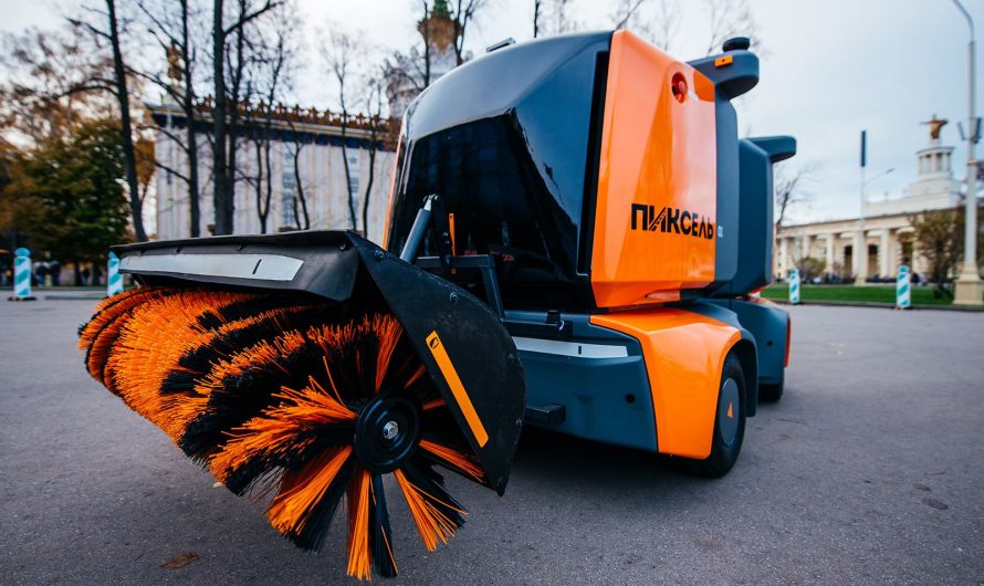 Москвичи и туристы смогут встретить роботов-пухососов на улицах города